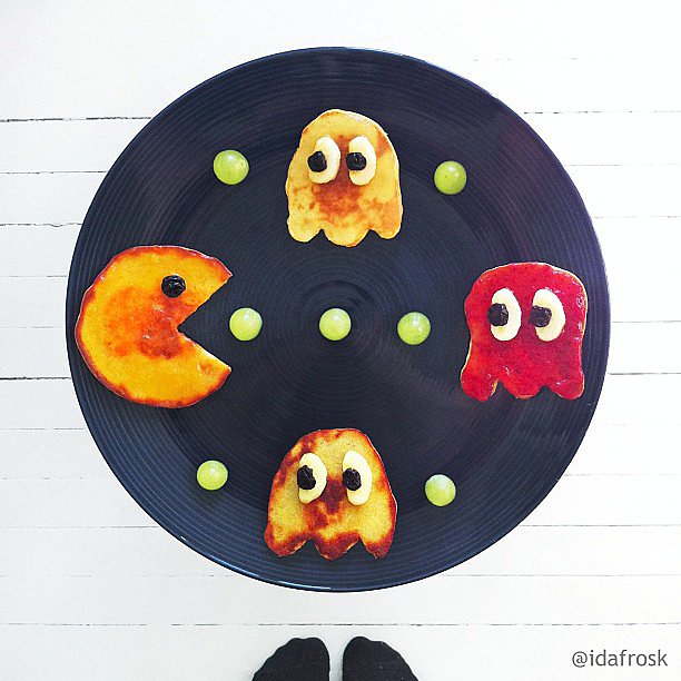 Pancake-Pac-Man-dried-blueberry-eyes-fun-way-start