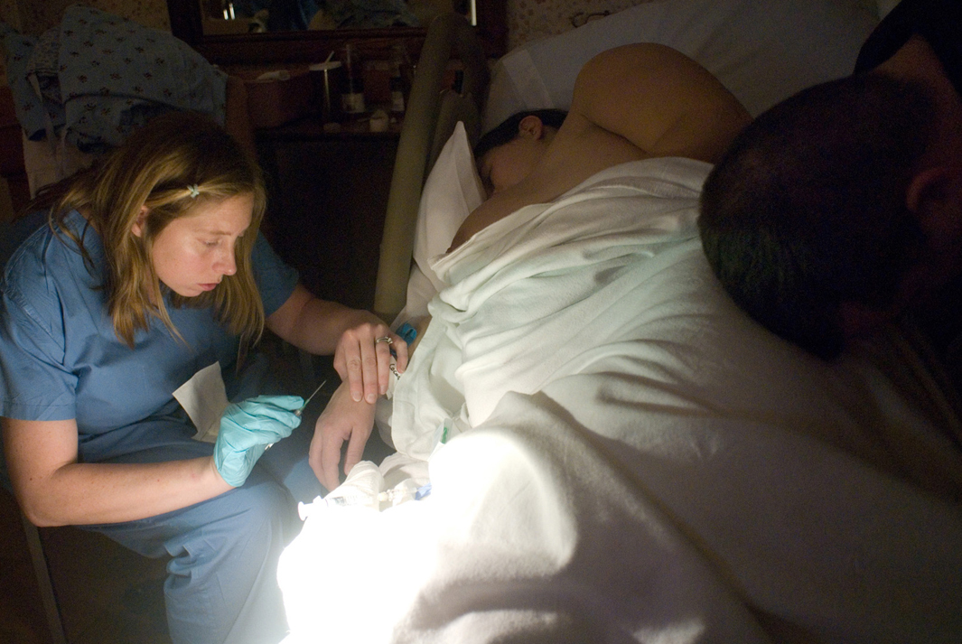 A nurse inserts Megan Tudryn's IV in preparation for an epidural