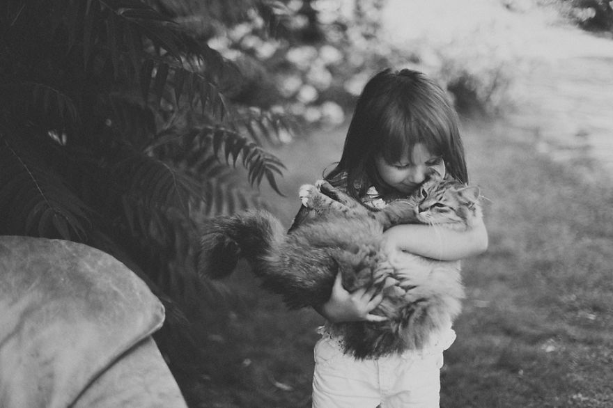 children-cat-playing-photography-22__880