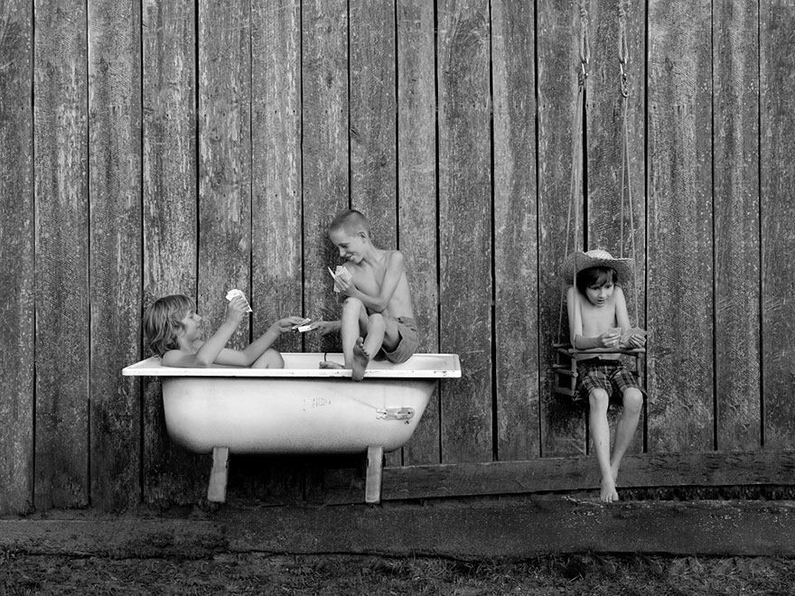 bathtub-tales-surreal-photography-sebastian-luczywo-4