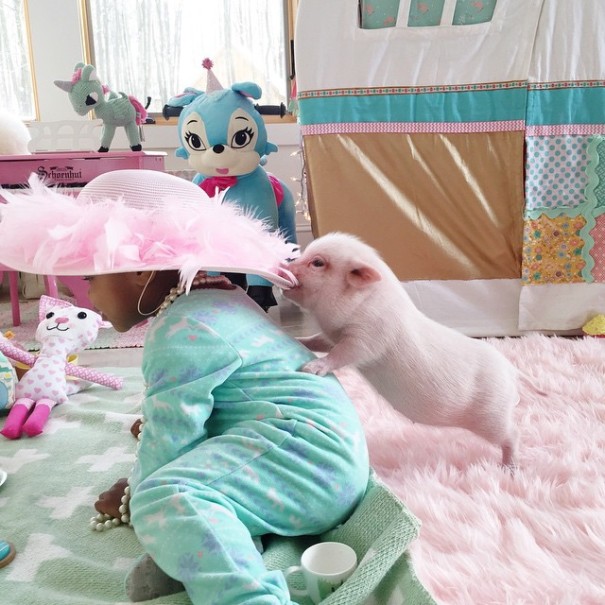 little-girl-piglet-friendship-libby-and-pearl-2-605x605