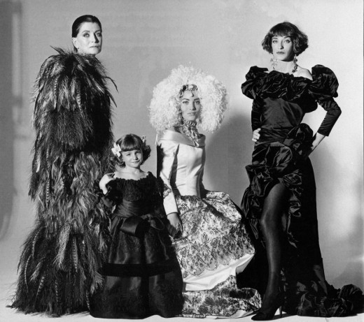 713782_Maxime_de_La_Falaise,_Anna_Klossowski,_Lucie_de_La_Falaise,_and_Loulou_de_La_Falaise