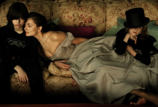 713785_Paulina_Porizkova_with_Jonathan_Raven_-left-_and_Oliver_Orion_Ocasek.