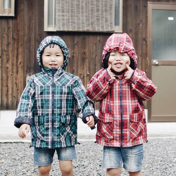childhood-twin-sisters-family-pictures-sunmoooon-akira-oozawa-16__605