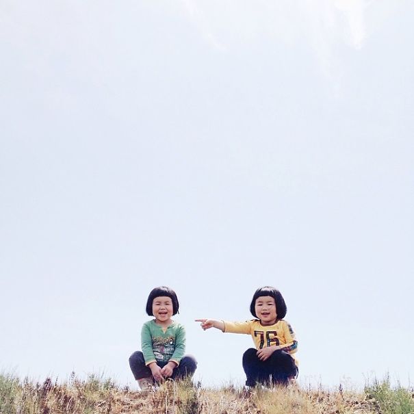 childhood-twin-sisters-family-pictures-sunmoooon-akira-oozawa-31__605