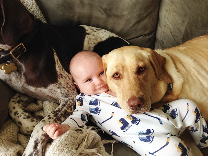 kids-with-dogs-58__700