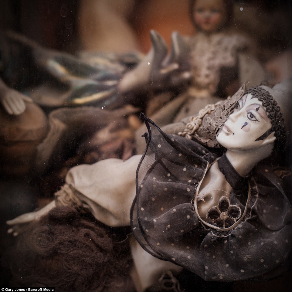 27405E1E00000578-3024747-Toys_in_the_Rome_studio_range_from_the_traditional_through_to_bi-a-6_1428083235056