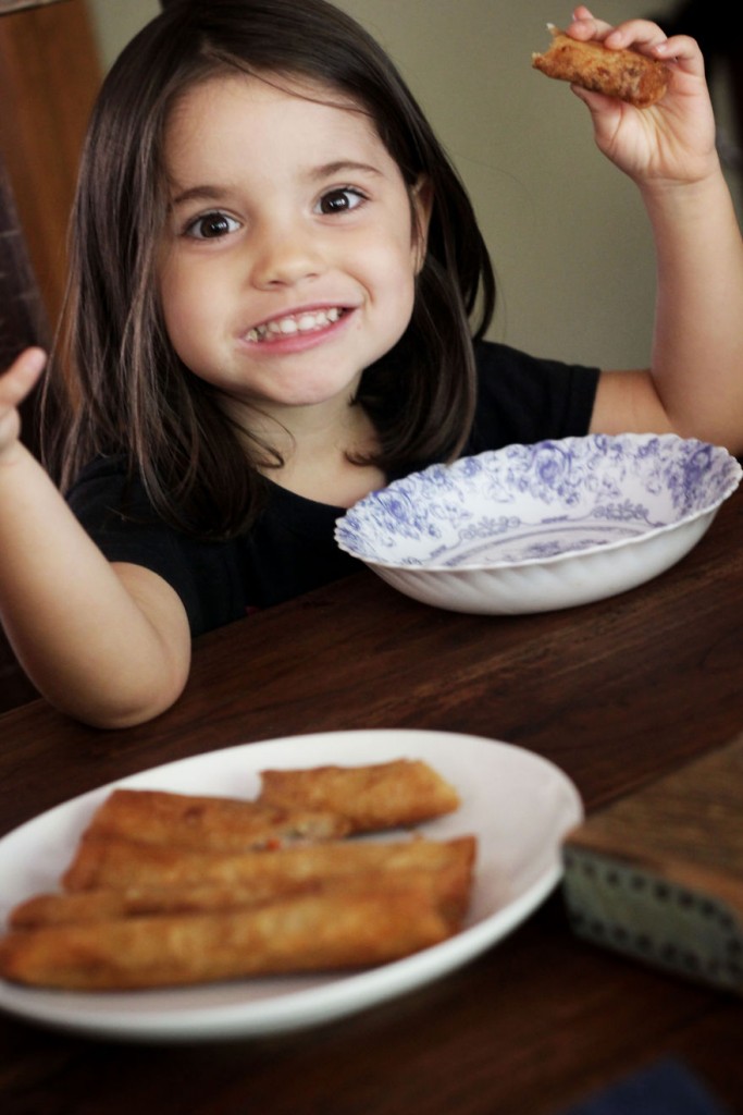 I-fed-my-little-girl-a-meal-from-195-countries-it-was-bonkers-cute12__880