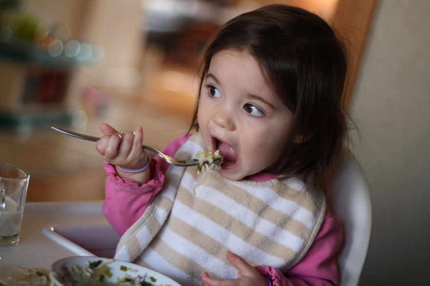 I-fed-my-little-girl-a-meal-from-195-countries-it-was-bonkers-cute13__880