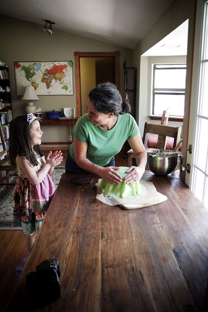 I-fed-my-little-girl-a-meal-from-195-countries-it-was-bonkers-cute__880 (1)