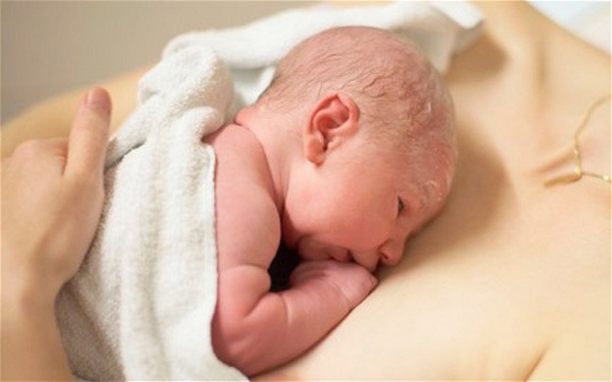 newborn_baby_birth_1832663b-1200x750_c.j