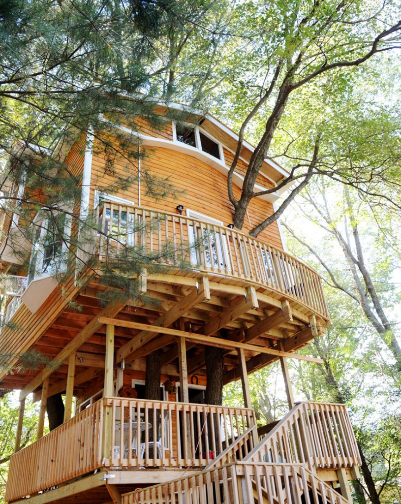 tree-house-three-stories-jay-hewitt-massachusetts-3