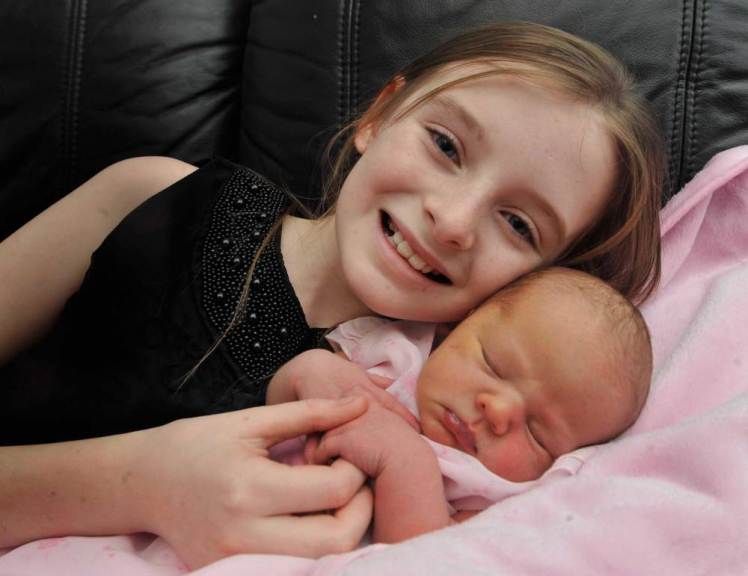 BPM MEDIA: 26/11/2015 Pictured Caitlin Burke,11 with her new born baby sister Elsa Monet-Burke, from Dordon, Tamworth, Caitlin helped her mother Tara Knightley with the birth at home and get her mother getting her medical assistance.