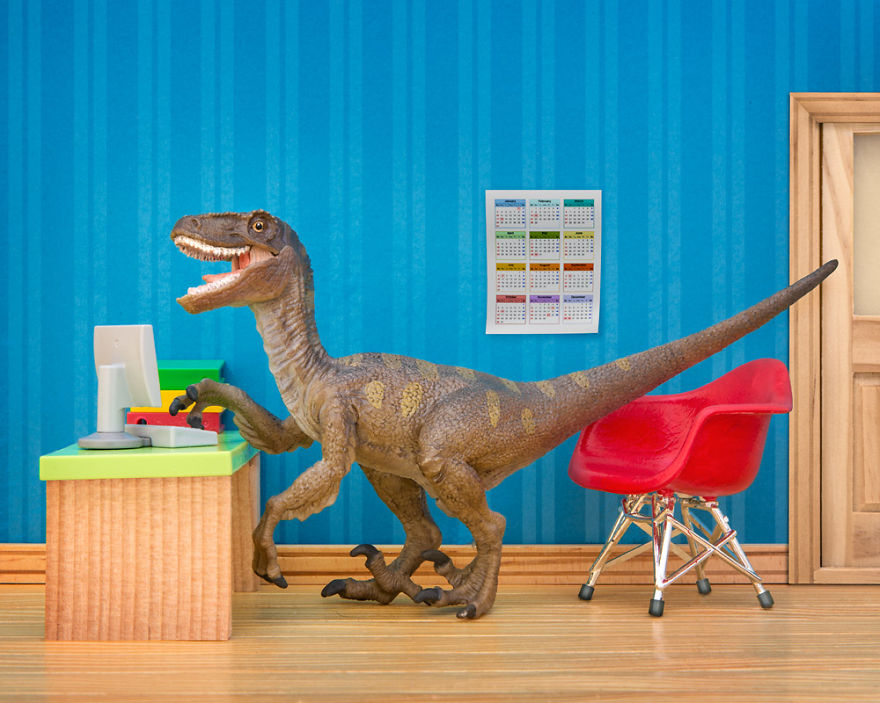 i-teach-my-daughter-photography-by-creating-domestic-dinosaur-scenes-4__880