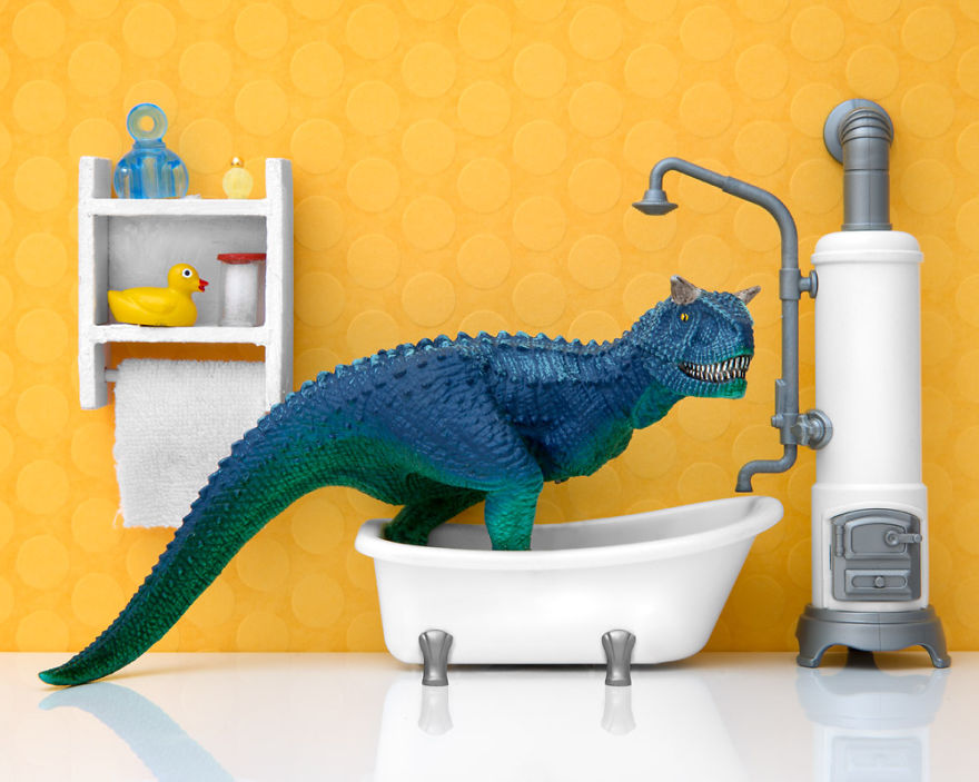 i-teach-my-daughter-photography-by-creating-domestic-dinosaur-scenes-5__880