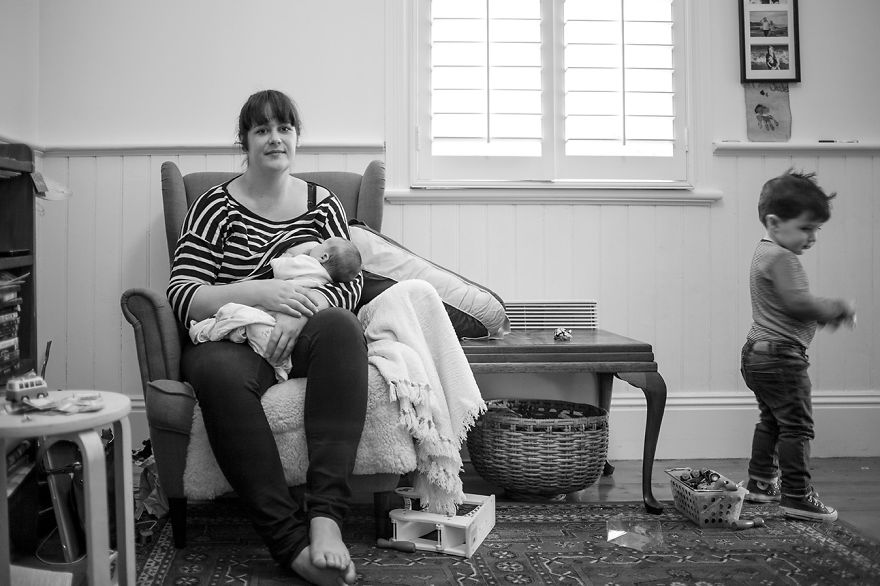 tired-of-staged-breastfeeding-photos-i-started-shooting-it-in-all-its-beautiful-messiness-10__880