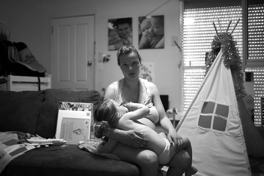 tired-of-staged-breastfeeding-photos-i-started-shooting-it-in-all-its-beautiful-messiness-7__880