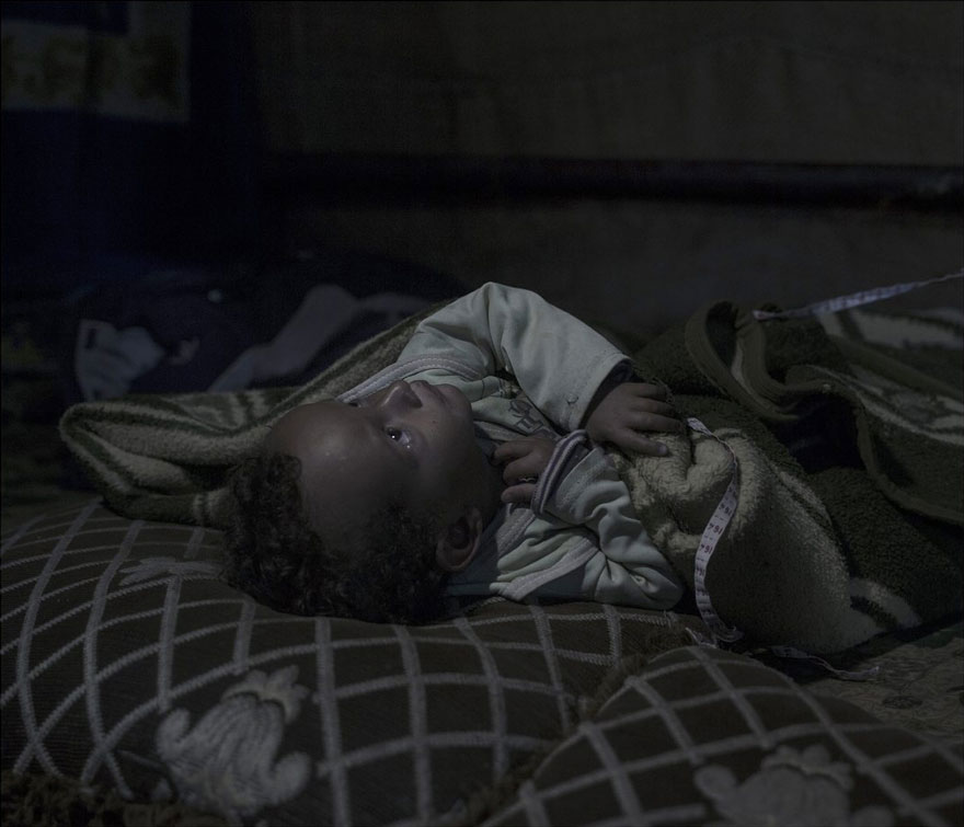 where-children-sleep-syrian-refugee-crisis-photography-magnus-wennman-21 (1)